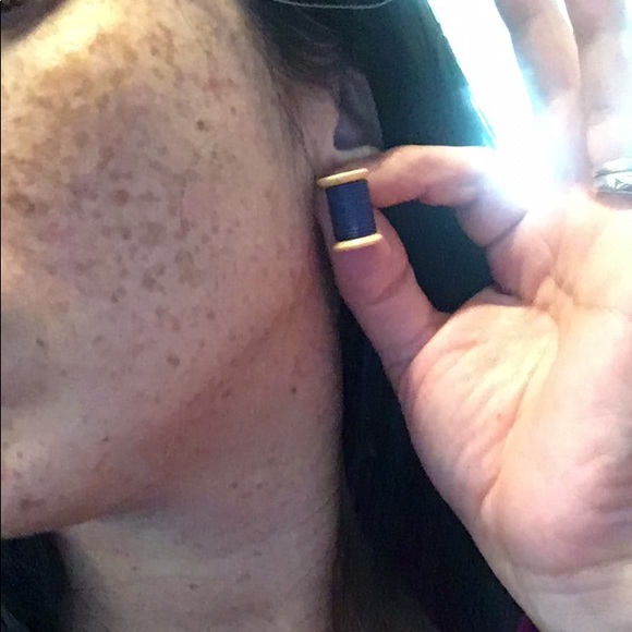 🍿TRADED🍿cutest spools of thread vintage earrings - Picture 9 of 9